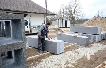 ŠIRITEV POKOPALIŠČA CERKNICA 04 FOTO LJUBO VUKELIČ